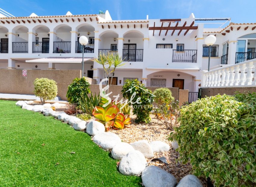 For sale charming townhouse with parking in La Cinuelica, Punta Prima, Orihuela Costa. ID1970