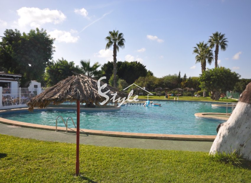 For sale cheap property for renovation in Lago Jardin II, Los Balcones, Torrevieja. ID1429