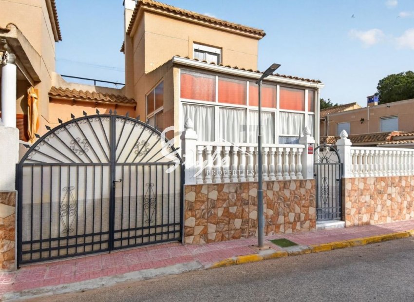 For Sale Corner Townhouse of 3 Bedrooms in Los Altos, Torrevieja, Costa Blanca. ID2295