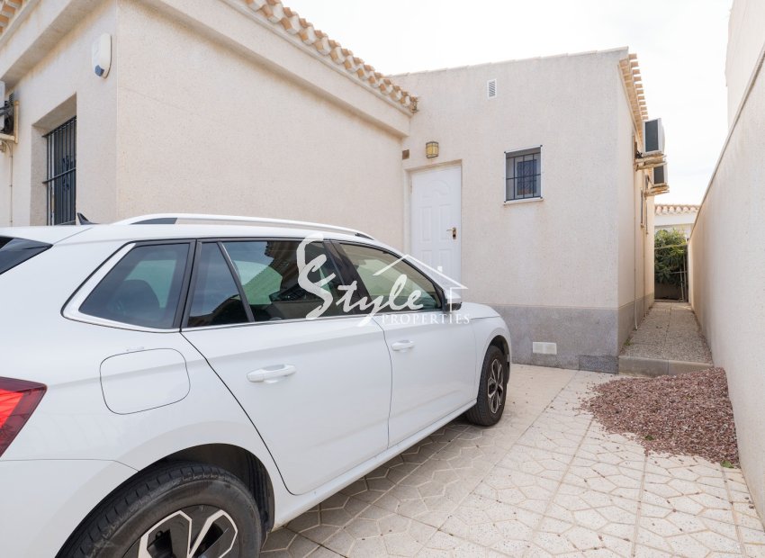 For sale detached one-level villa of 3 bedrooms in Playa Flamenca, Costa Blanca, Spain. ID2334