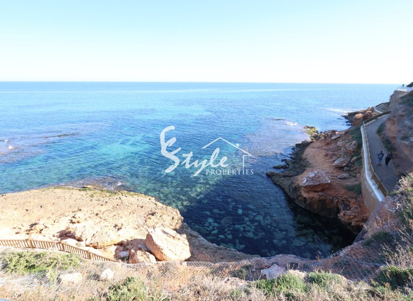 For sale frontline house with pool in Cabo Roig, Costa Blanca, Spain. ID1281