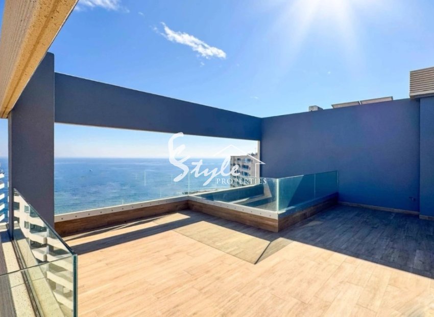 For sale luxury first-line beach penthouse in Punta Prima, Torrevieja, Costa Blanca, Spain. ID2607