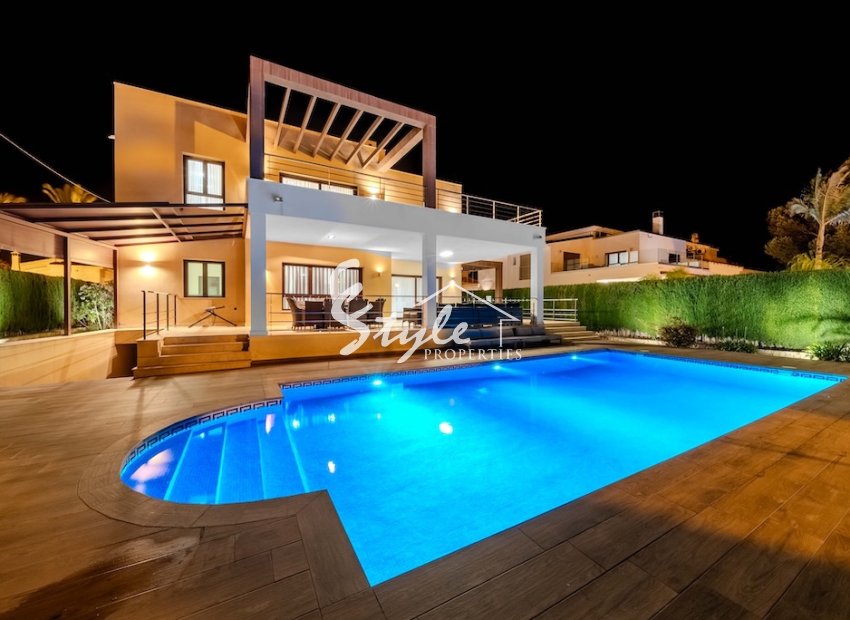 For Sale Luxury Villa Just 300 Meters from the Sea in Cabo Roig, Orihuela Costa, Costa Blanca. ID2840