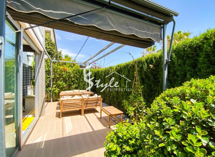 For sale modern 3-bedroom apartment on the ground floor with a garden in Punta Prima, Orihuela Costa. ID2688