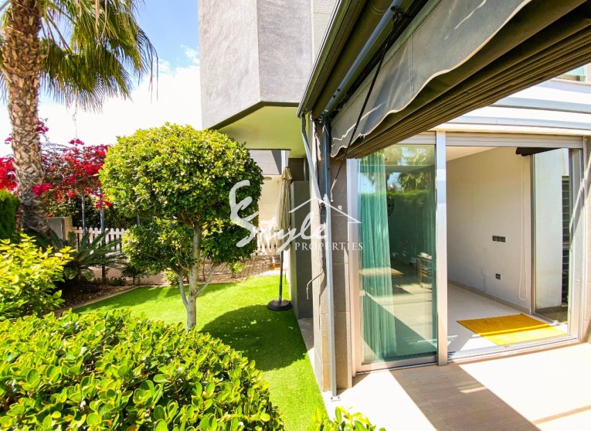 For sale modern 3-bedroom apartment on the ground floor with a garden in Punta Prima, Orihuela Costa. ID2688