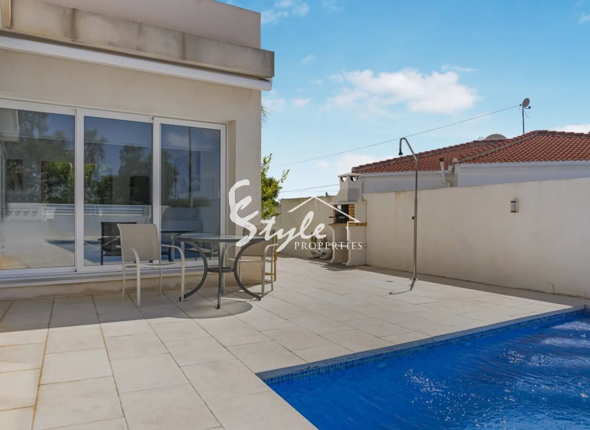 For sale modern detached villa in Mil Palmeras close to the sea, Pilar de l Horadada, Costa Blanca. ID2745