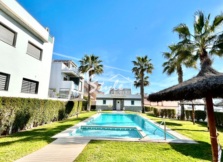 For Sale Modern Flat of 2 Bedrooms in Gated Community in Punta Prima, Costa Blanca, Spain. ID2220