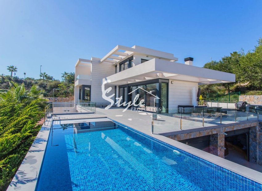 For sale modern  villa en Las Colinas Golf & Country Club, Villamartín, Orihuela Costa. iD2802