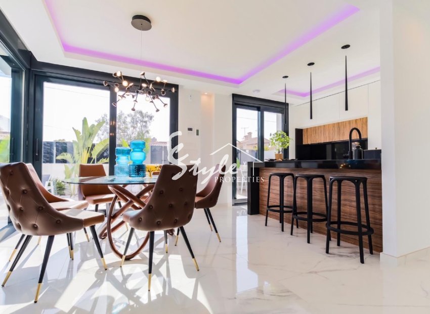 For sale new built villa of modern design with high technologies in Torreta Florida, Torrevieja. IDON280