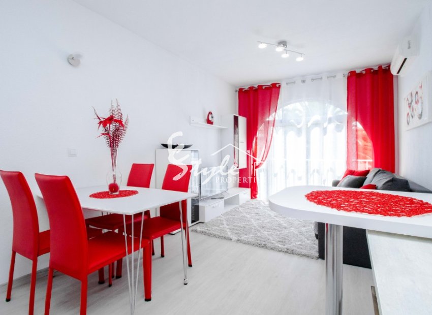 For sale renovated apartment with sea views in Calas Blancas de Torrevieja