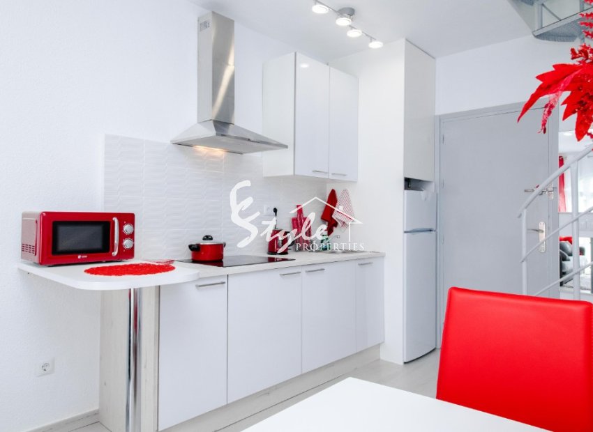 For sale renovated apartment with sea views in Calas Blancas de Torrevieja