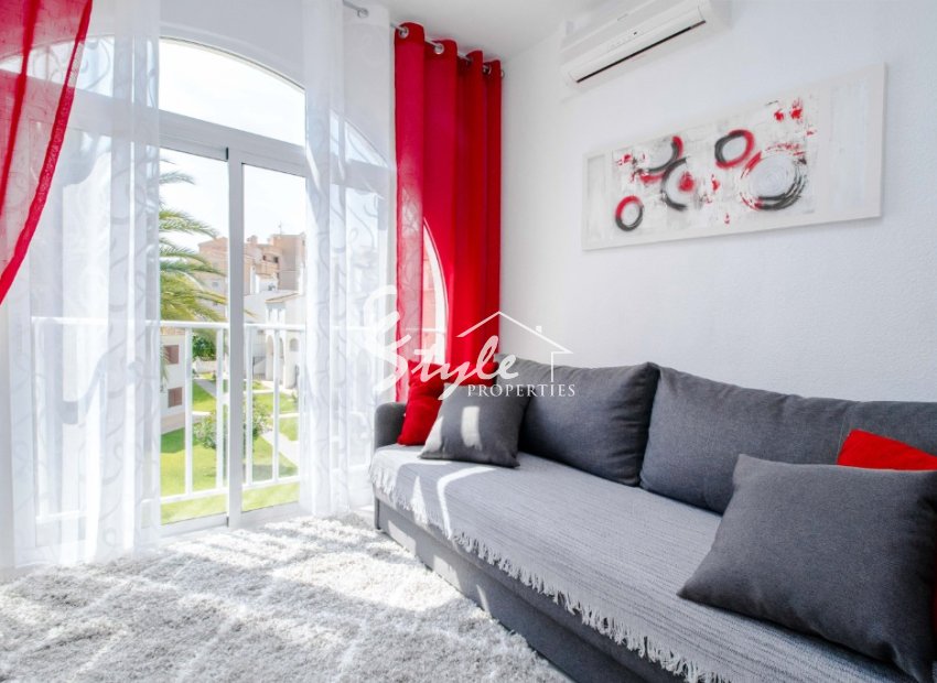 For sale renovated apartment with sea views in Calas Blancas de Torrevieja