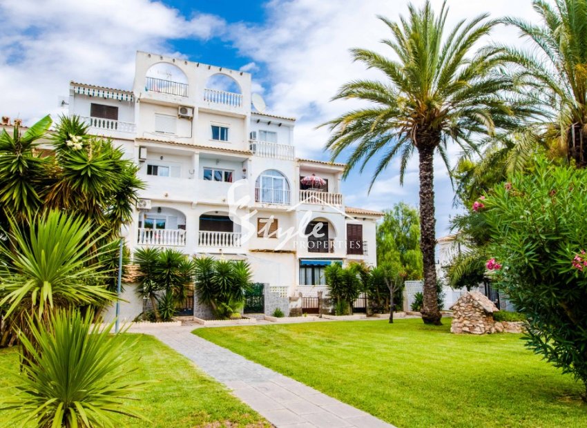 For sale renovated apartment with sea views in Calas Blancas de Torrevieja