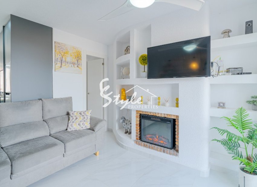 For sale renovated triplex few steps from the sea in Mar Azul, Torrevieja, Costa Blanca. ID1950