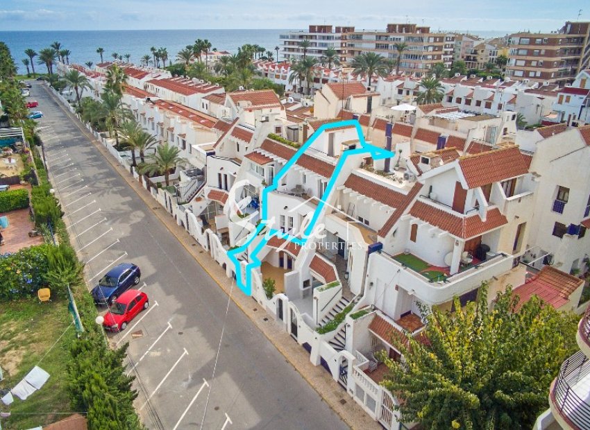 For sale renovated triplex few steps from the sea in Mar Azul, Torrevieja, Costa Blanca. ID1950