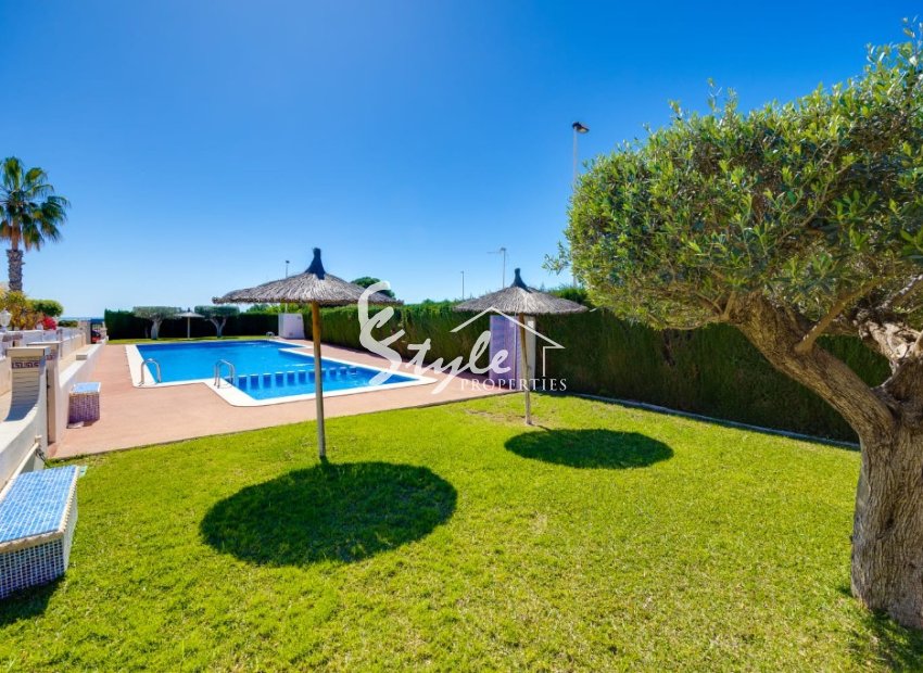 For sale south-facing house with own garage in Los Dolces, La Zenia, Orihuela Costa. ID1927