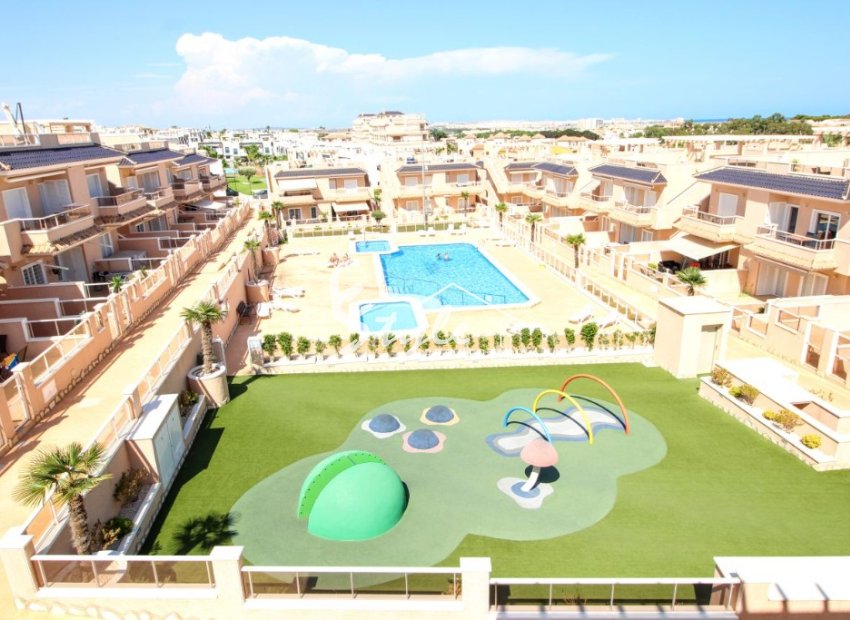 For sale south facing penthouse in Vista Azul XXVII in Punta Prima, Orihuela Costa. ID1453