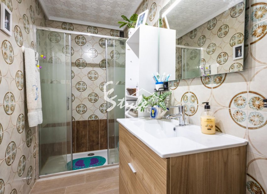 For sale spacious apartment 50m from the beach in Torrevieja, Costa Blanca, Spain. ID2351