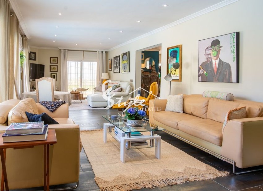 For sale spacious villa of 4 bedrooms in Algorfa, Costa Blanca, Spain. ID1929