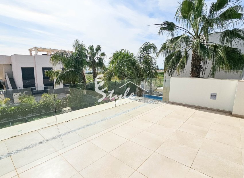 For sale stylish comfortable villa with private pool in quiet area of Cuidad Quesada, Costa Blanca, Spain. ID2328
