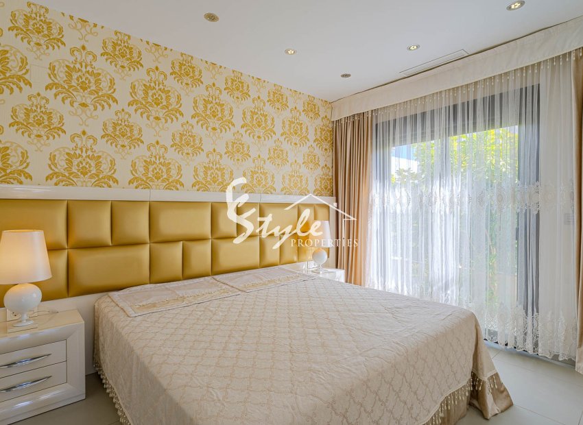 For sale stylish comfortable villa with private pool in quiet area of Cuidad Quesada, Costa Blanca, Spain. ID2328