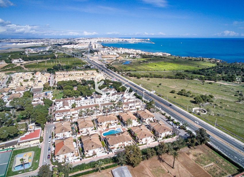 For sale sunny ground floor apartment in Las Barcas, Punta Prima, Costa Blanca. ID3422