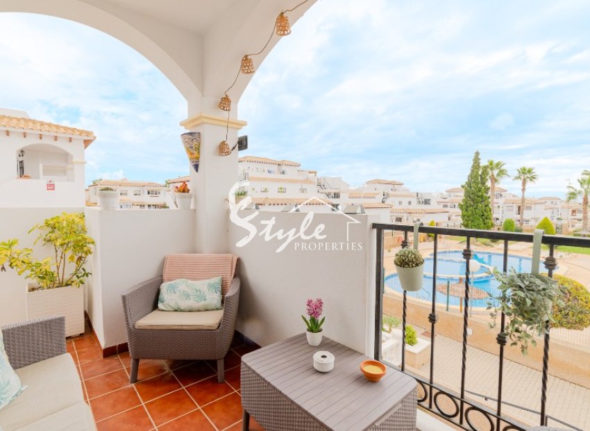 For sale top floor apartment with private solarium and parking in La Ciñuelica, Punta Prima, Costa Blanca. ID1965