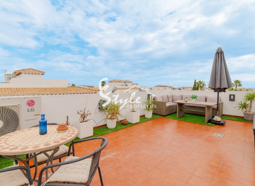 For sale top floor apartment with private solarium and parking in La Ciñuelica, Punta Prima, Costa Blanca. ID1965