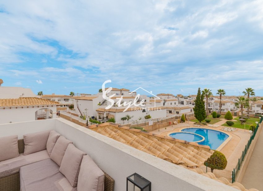 For sale top floor apartment with private solarium and parking in La Ciñuelica, Punta Prima, Costa Blanca. ID1965