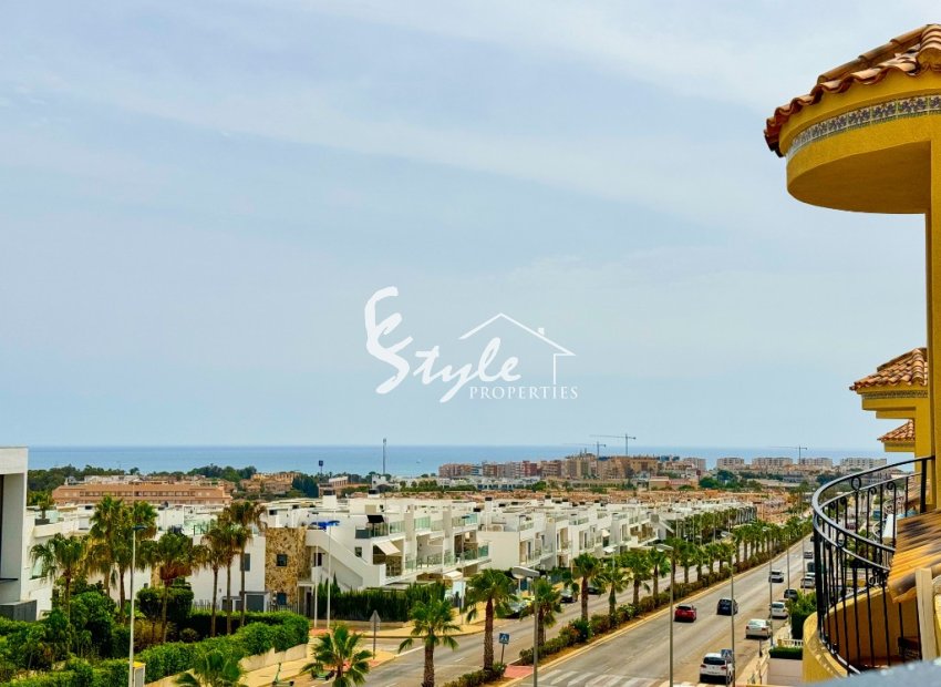 For sale top floor apartment with sea views in Cinuelica, Punta Prima, Costa Blanca. ID3557