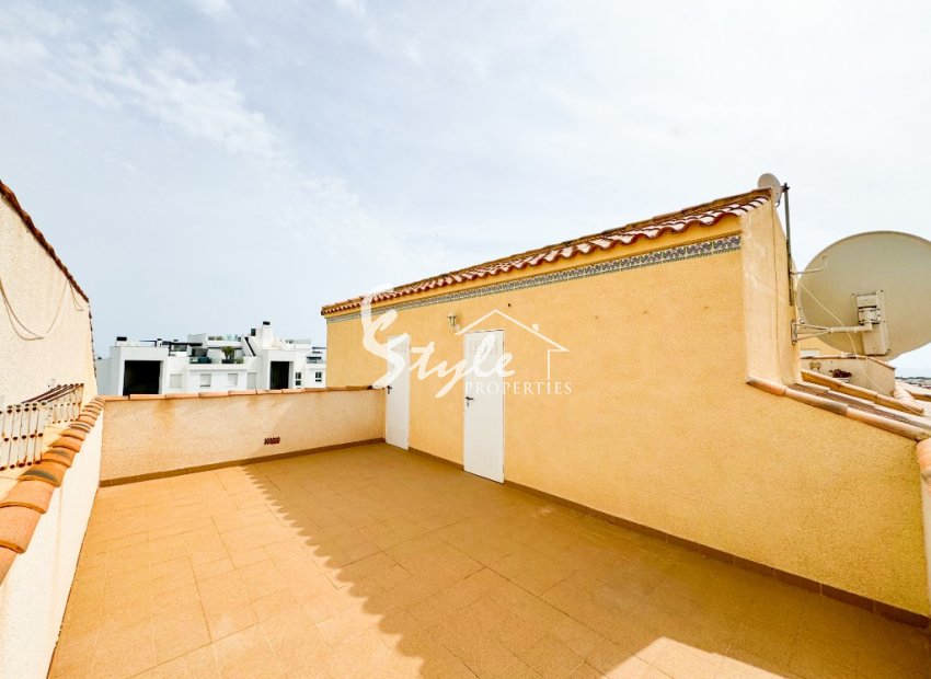 For sale top floor apartment with sea views in Cinuelica, Punta Prima, Costa Blanca. ID3557