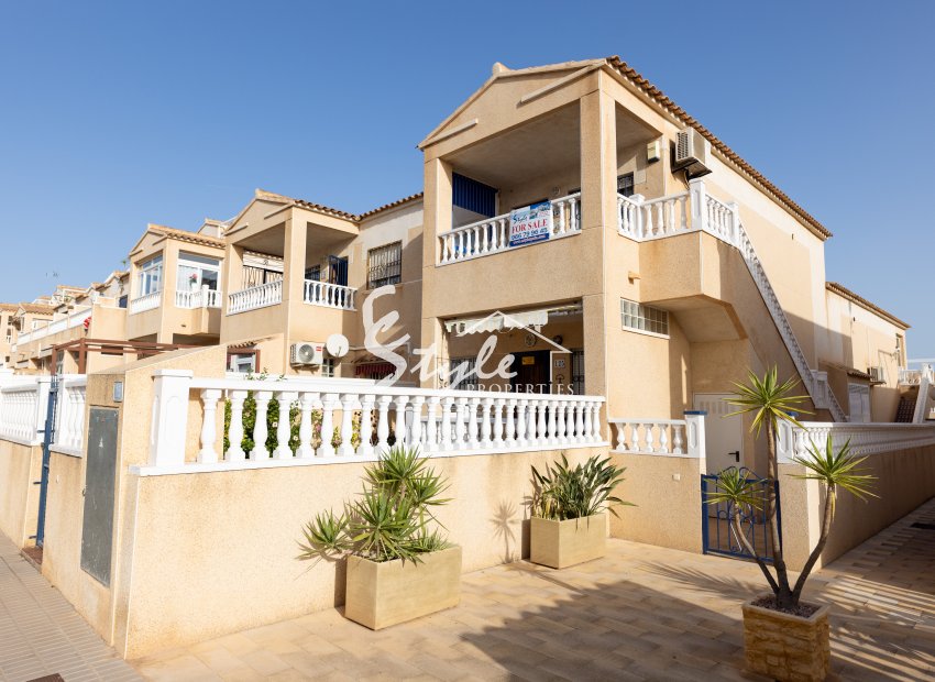 for sale top floor apartment with sea views in Cinuelica , Punta Prima, Costa Blanca, Spain. ID2722