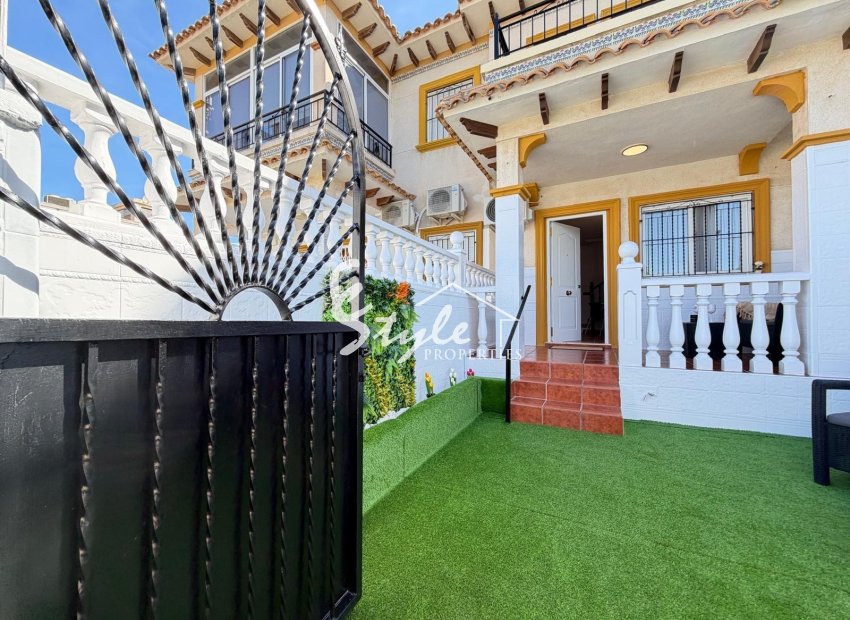 For sale townhouse close to Punta Prima Beach, Orihuela Costa, Costa Blanca. ID 2647