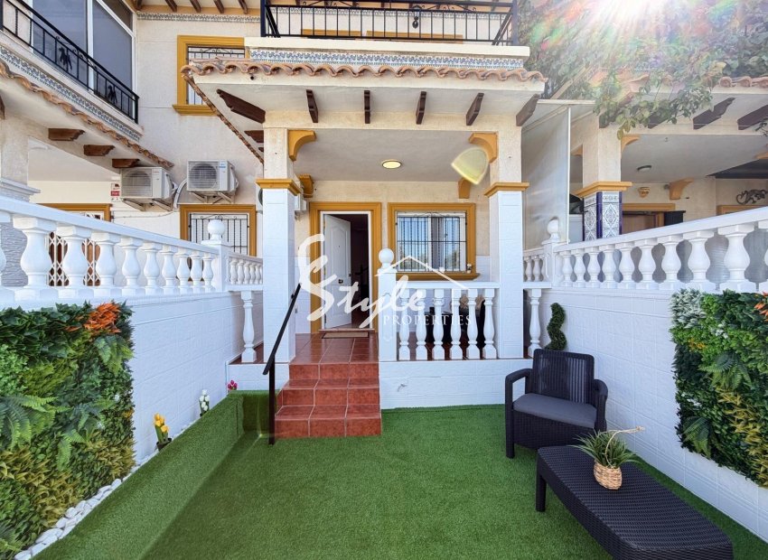 For sale townhouse close to Punta Prima Beach, Orihuela Costa, Costa Blanca. ID 2647