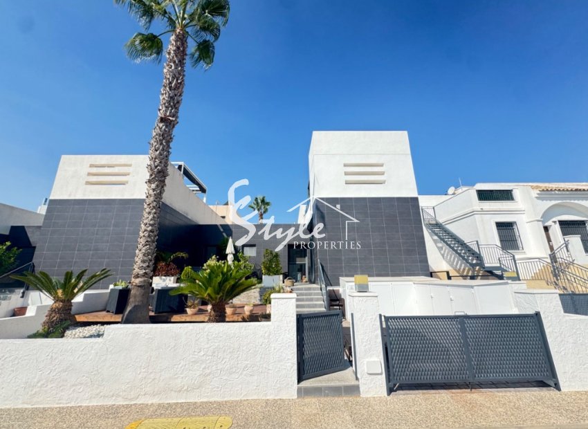 For sale townhouse in Villamartin, Orihuela Costa, Costa Blanca. ID1941