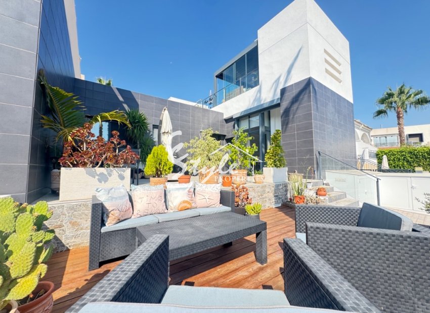 For sale townhouse in Villamartin, Orihuela Costa, Costa Blanca. ID1941