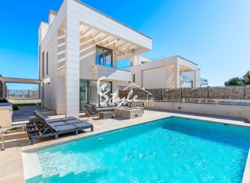 For sale villa 6 bedrooms in Villamartin, Orihuela Costa, Costa Blanca. ID1672