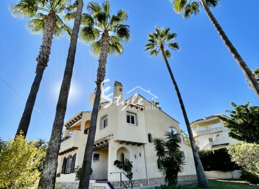 For sale villa close to Villamartin Golf, Orihuela Costa , Costa Blanca, Spain. ID 2796