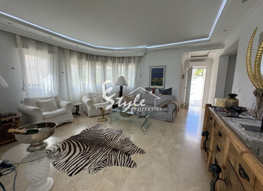 For sale villa in front of golf courses in Las Ramblas, Orihuela Costa, Spain. ID1440