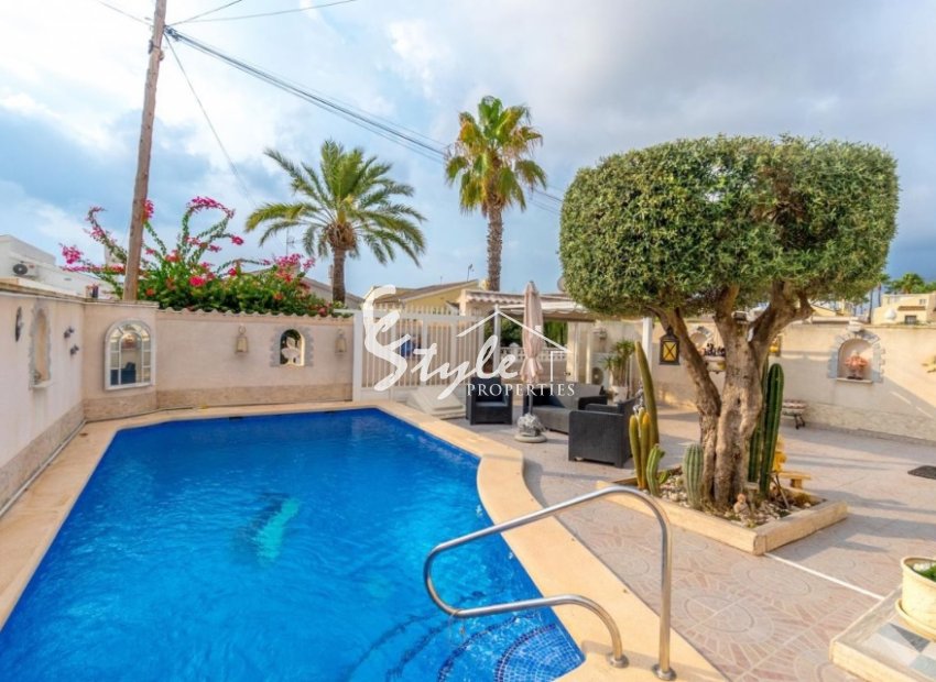 For sale villa in Playa Flamenca, Orihuela Costa, Costa Blanca. ID1951