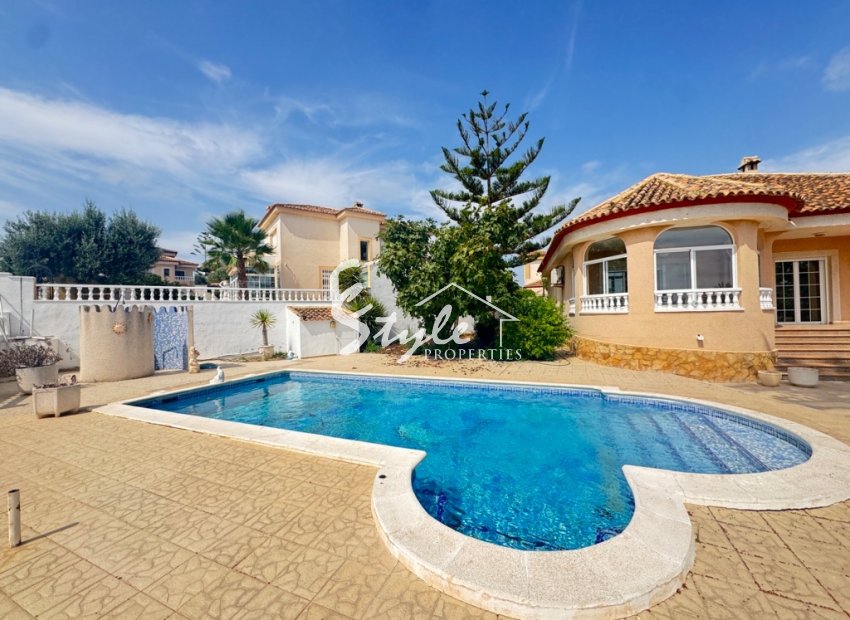 For sale villa in San Miguel de Salinas, Alicante/ Costa Blanca. ID1934