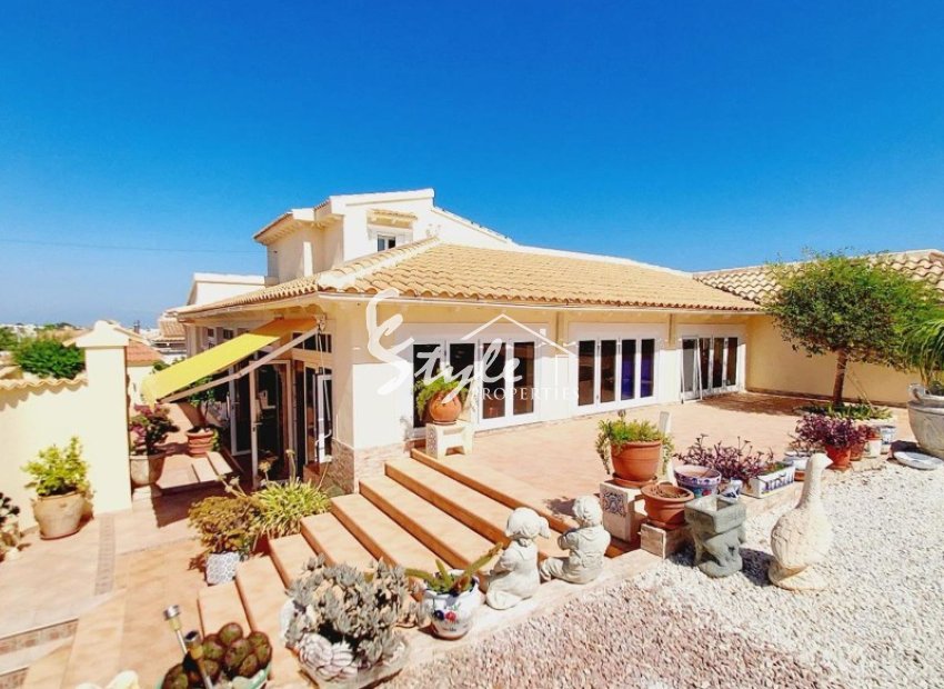 For sale villa overlooking the Campoamor Golf and the sea, Costa Blanca, Spain. ID1832