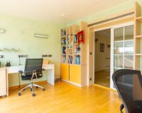 For sale villa with garden and pool in Torrevieja. ID 1814