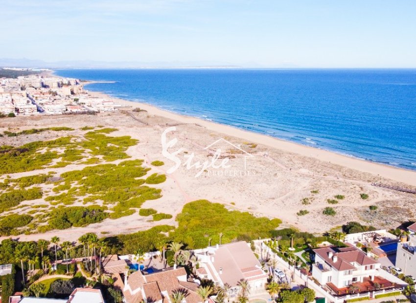 For sale villa with private pool few steps from the beach in La Mata, Costa Blanca,Spain. ID1718