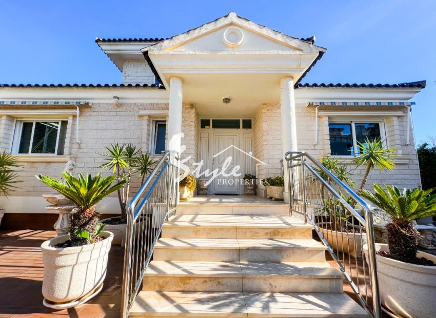 For sale villa with private pool few steps from the beach in La Mata, Costa Blanca,Spain. ID1718