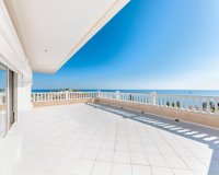 Купить эксклюзивную виллу на море с прекрасным садом и бассейном в Los Balcones, Торревьеха, на Коста Бланке. ID 6316