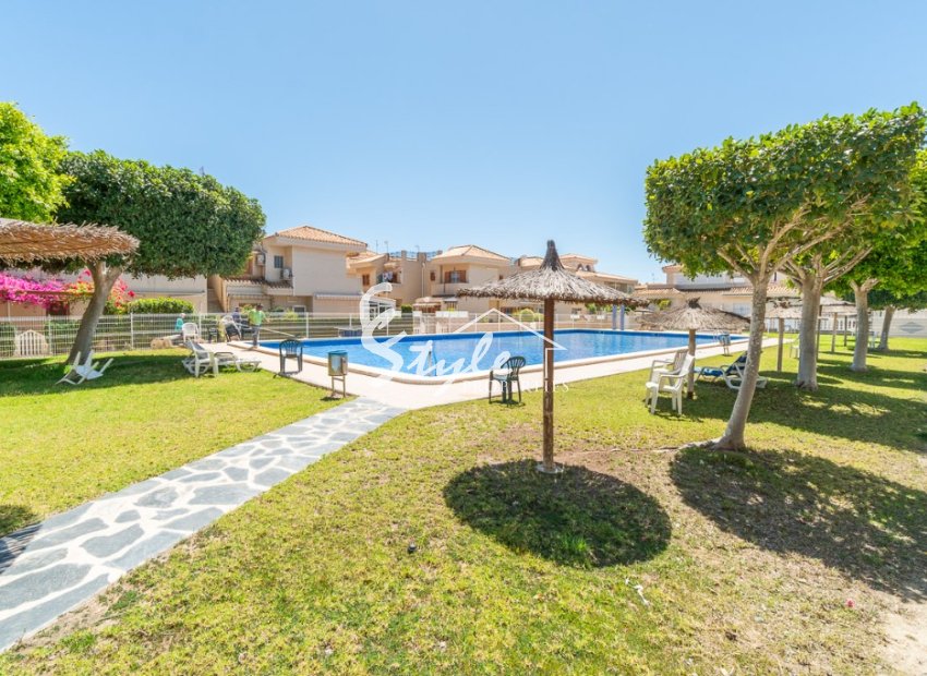 Купить красивый таунхаус в жилом комплексе на Playa Flamenca - Торревьеха. ID 6185