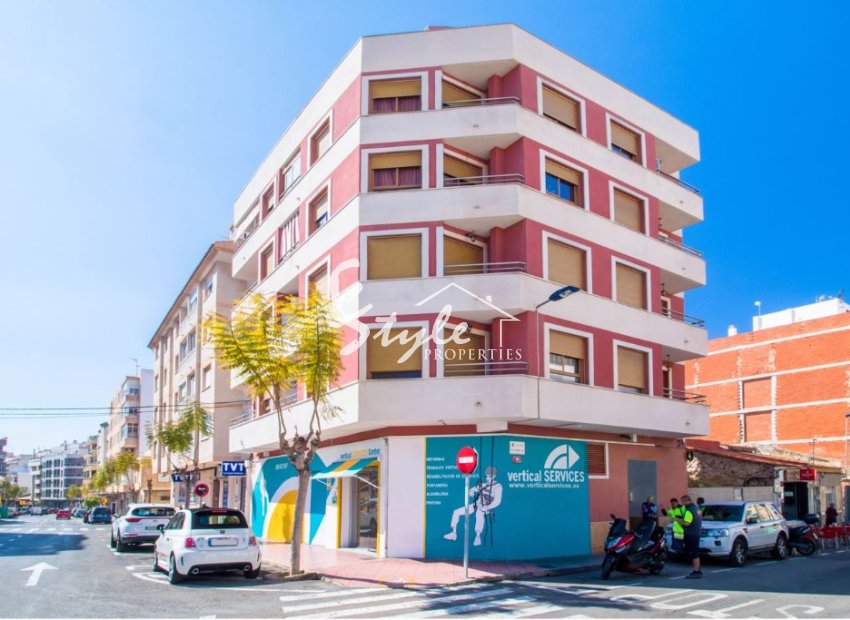 Купить квартиру рядом с морем и пляжем Playa del Centro в Торревьехе на Коста Бланке. ID 4300