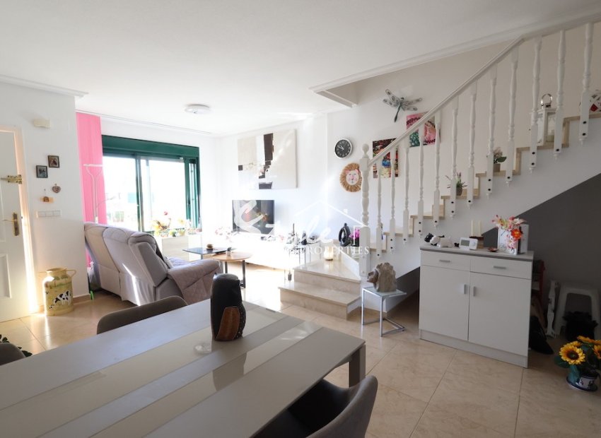 Купить семейный таунхаус с видом на море недалеко от пляжа в Campoamor Golf. ID 6311