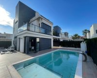 Купить виллу рядом с морем в Ломас де Кабо Роиг, Ориуэла Коста на Коста Бланке. ID 4994